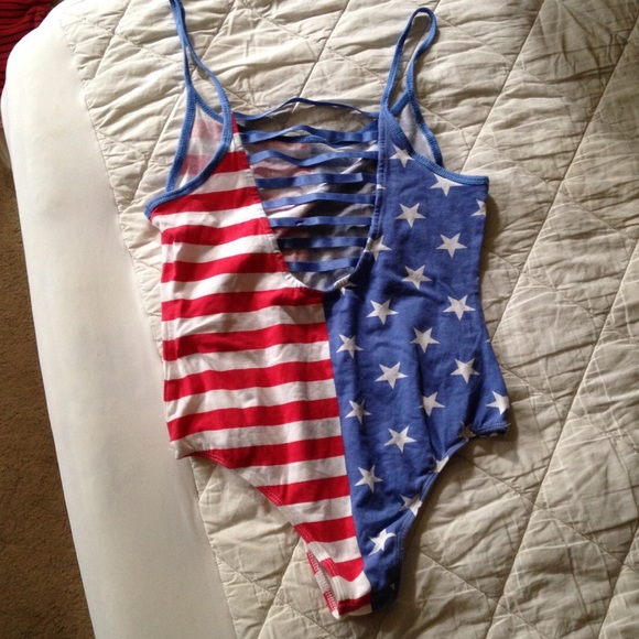 🔴 America Flag Strappy Onsie Sz M EUC 4th of July - Picture 3 of 5
